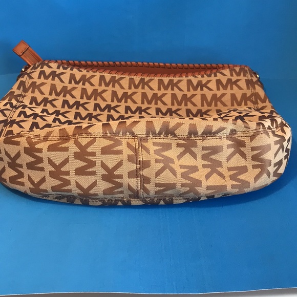 Michael Kors Signature bag - Picture 8 of 16